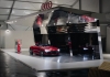 Audi e-tron na futurystycznej stacji ładowania e-den