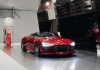 Audi e-tron na futurystycznej stacji ładowania e-den