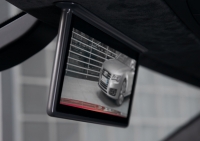Ekran i kamera zamiast lusterka wstecznego w Audi R8 e-tron