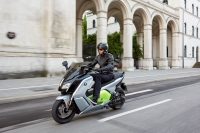 We Francji podwoiła się sprzedaż elektrycznych skuterów i motocykli