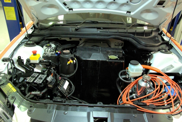 EV Engineering Holden Commodore EV - montaż prototypu