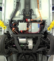 EV Engineering Holden Commodore EV - montaż prototypu