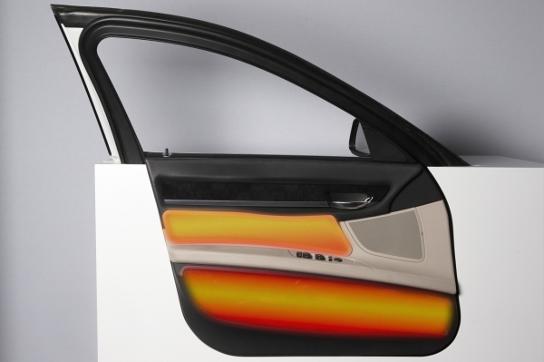 Koncepcyjne promienniki podczerwieni BMW w drzwiach auta