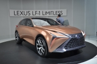 Lexus zaczyna wysyłać delikatne sygnały o EV, prezentując LF-1 Limitless Concept