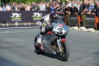 MotoCzysz cieszy się ze zwycięstwa w TT Zero
