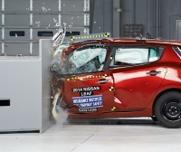 Słaby wynik Nissana Leafa w najnowszym teście zderzeniowym IIHS