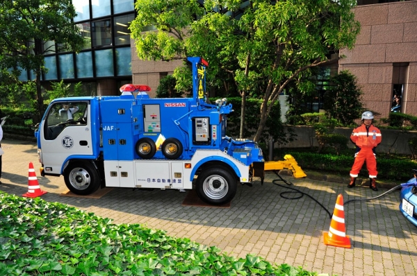 Pojazd pomocy drogowej testowany przez Nissana i JAF