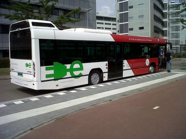 Autobus Volvo przerobiony na napęd elektryczny przez EMOSS