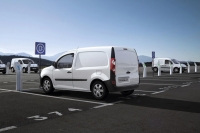 Avis rezerwuje 500 samochodów elektrycznych Renault