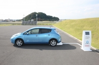 Nissan łączy ładowanie bezstykowe z asystentem parkowania