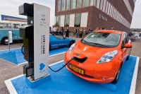 Nissan rozwijaja sieć szybkich ładowarek w Holandii i Belgii