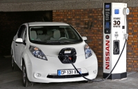 Nissan i Auchan zbudują we Francji sieć 130 szybkich ładowarek