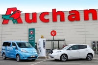 Pierwsza ze 130 szybkich ładowarek przy Auchan we Francji zainstalowana