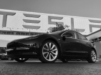 Prezentacja produkcji Tesli Model 3 i rozmowa z Elonem Muskiem w CBS