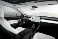Tesla rozwija oprogramowanie aut w kierunku rozrywek - tryb imprezowy i gry