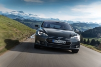 Porównanie Tesla Model S i Aston Martin Rapide S