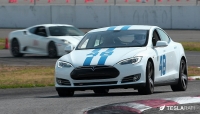 Tesla Model S na torze ButtonWillow Raceway