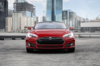W Australii Tesla Model S upokarza nawet auta zaadaptowane do wyścigów