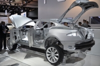Aluminiowa konstrukcja zmniejszy ceny aut elektrycznych?