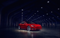 Rzut oka na nowy wygląd Tesli Model S z przodem jak w Modelu X