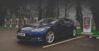 Qwest Norfolk Tesla Model S kombi w programie Fully Charged