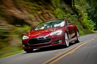 Tesla Model S liderem segmentu aut luksusowych w USA?