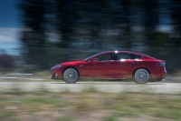 Tesla Model S potrzebuje tylko 0,5 kWh energii w wyścigu na 400 m