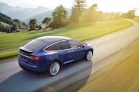 Tesla Model X ogranicza moc dopiero po półgodzinnej jeździe 200 km/h
