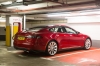 Tesla Model S podłączna do terminalu Superładowarki w UK