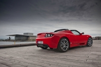 Tesla sprzedała setnego Roadstera w Szwajcarii