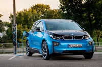 BMW sprzedało ponad 100.000 EV/PHEV. Plan elektrycznego MINI oraz BMW X3
