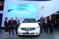 Daimler i BYD prezentują światu auto elektryczne Denza