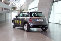 Auta MINI E sprzedają energię do sieci w pilotażowym projekcie V2G