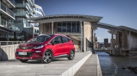 Opel Ampera-e ładuje się znacznie wolniej niż Hyundai Kona Electric