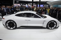 Koncepcyjne Porsche Mission E na targach Frankfurt Motor Show 2015