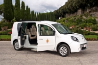 Renault przekazało Benedyktowi XVI elektryczne Kangoo Maxi