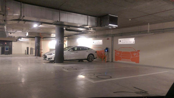 Terminal ładowania Garo na parkingu wielopoziomowym w centrum P2 Półwiejska 2 w Poznaniu