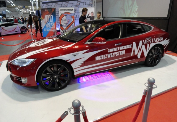 Tesla Model S P85+ na wystawie Poznań Motor Show 2015