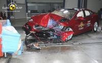 Tesla Model S podczas testów zderzeniowych Euro NCAP