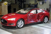 Tesla Model S podczas testów zderzeniowych Euro NCAP