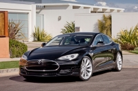 Tesla Model S podczas bicia rekordu przyspieszenia na 1/4 mili