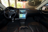 Tesla Model S - Widok na deskę