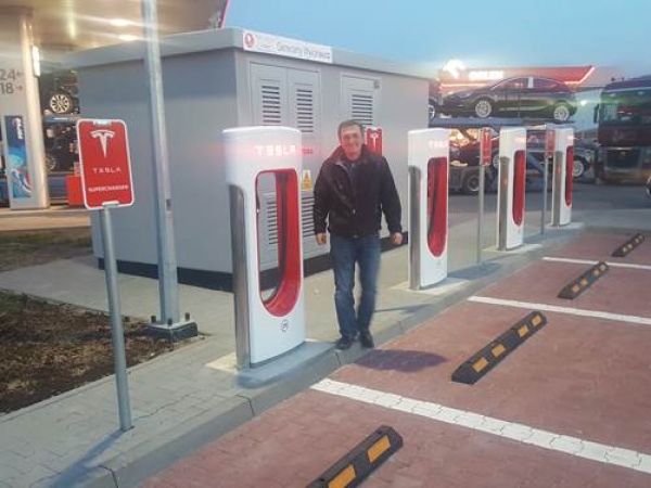 Pierwsza otwarta stacja szybkiego ładowania Tesli Motors w Polsce