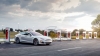 Samochody Tesla Model S na stacji szybkiego ładowania Tesla Supercharger