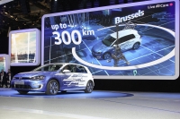 Volkswagen e-Golf z zasięgiem 300 km (NEDC) na wystawie Paris Motor Show 2016