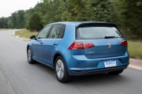 Volkswagen rozszerza sprzedaż e-Golfa w USA oraz wprowadza tańszą wersję