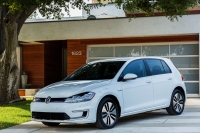 Volkswagen e-Golf 2017 przejedzie wg EPA 201 km. Ceny w Niemczech od 35.900 EUR