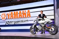 Yamaha zaprezentowała zautomatyzowany motocykl elektryczny MOTOROiD